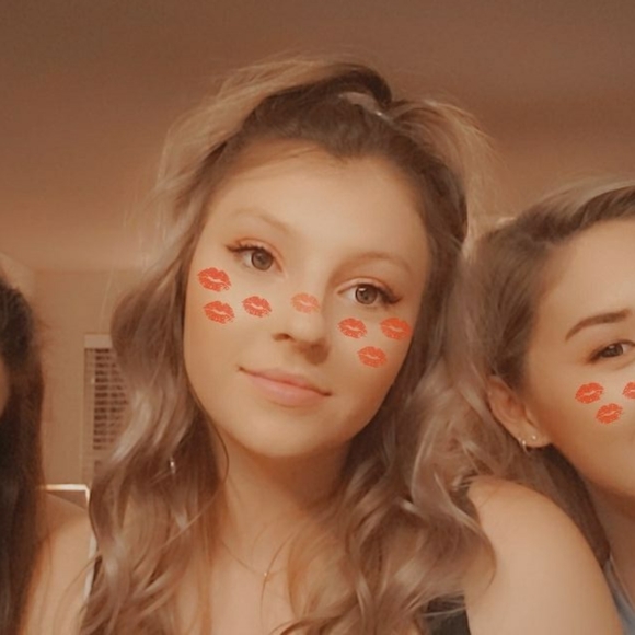 Meet your Posher, Trinity - Picture 3 of 3